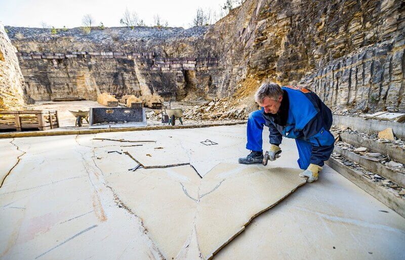 Abspaltung von Kalksteinplatten aestivate