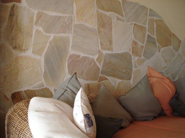 Rückwand aus Polygonalplatten aestivate