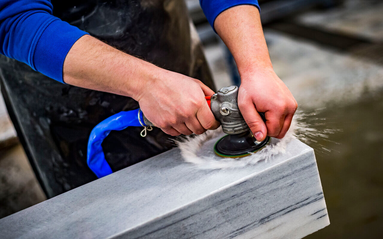 Polieren von Natursteinoberflächen aestivate