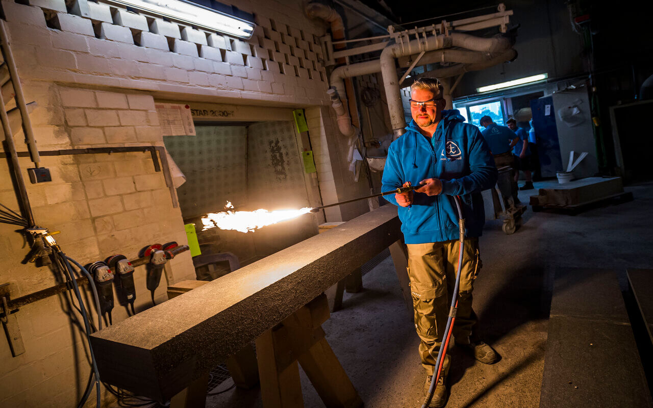 Flammen von Natursteinoberflächen aestivate