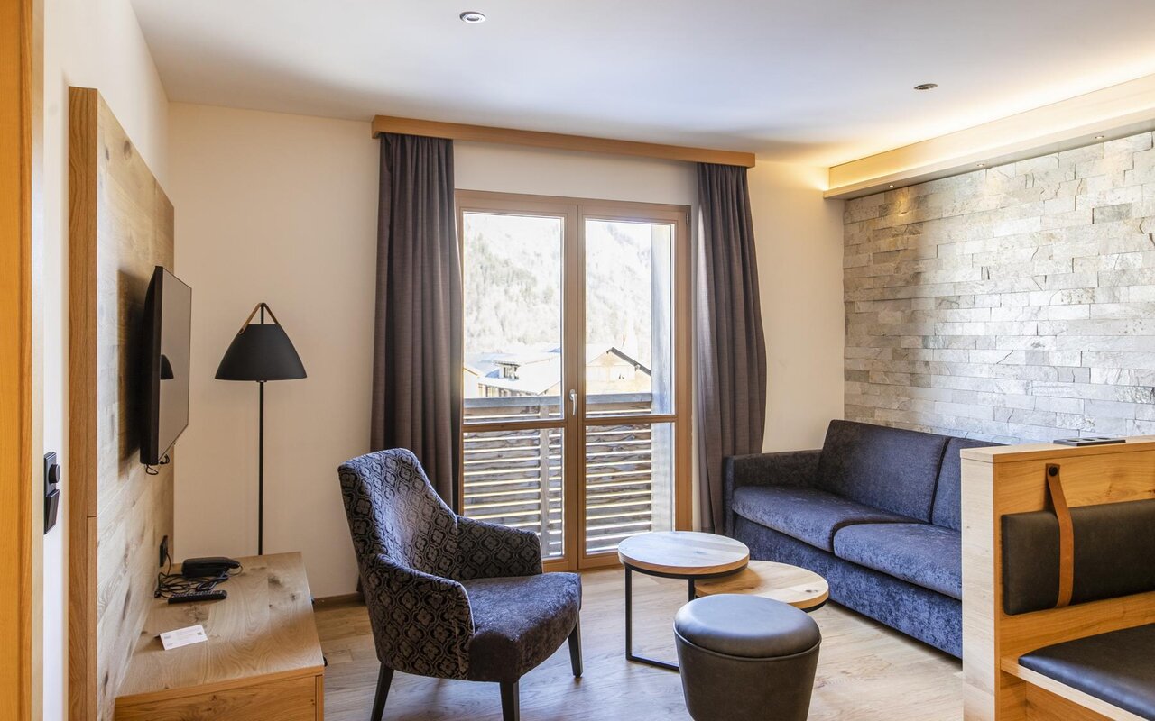 riemchenwand_innen-aestivate Wohnbereich mit dekorativer Riemchen Wand aus Naturstein aestivate