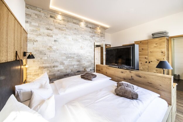 Wohnbereich mit Naturstein Riemchen aestiavte